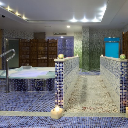 Bono Estancia con Circuito y Masaje en el Spa Hotel Aqua Center Deloix